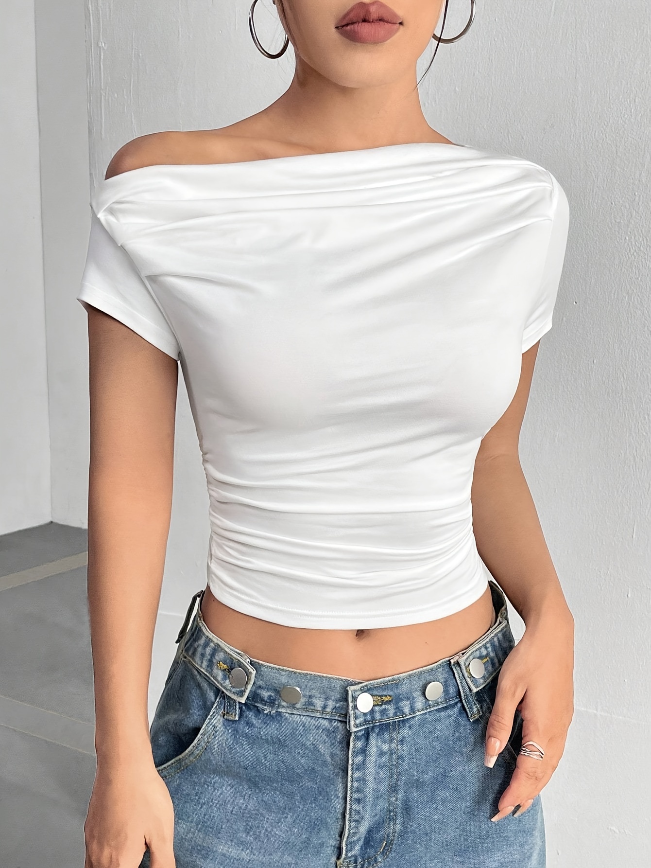 Chic Solid Color Cold Shoulder Crop Top - Asymmetrical Ruched Design for Spring & Summer - Casual Short Sleeve Womens Fashion