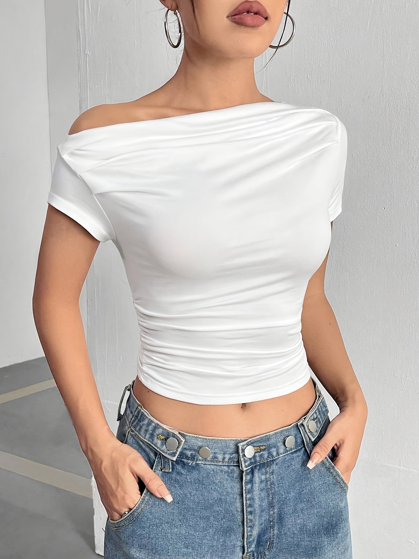 Chic Solid Color Cold Shoulder Crop Top - Asymmetrical Ruched Design for Spring & Summer - Casual Short Sleeve Womens Fashion